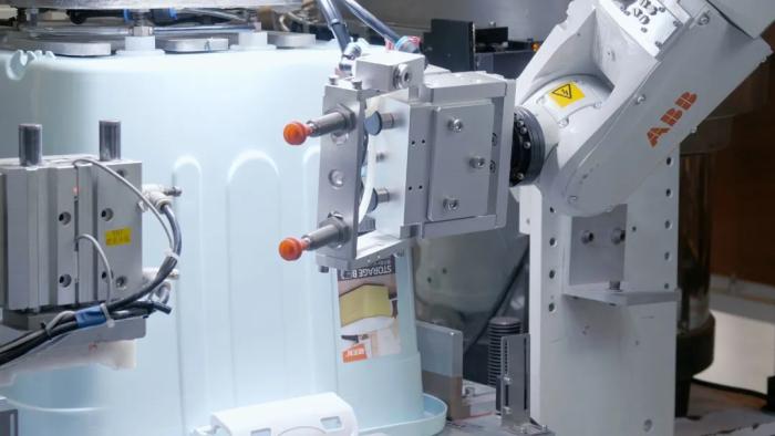 收纳箱装配abb机器人拓展塑料日用品行业新应用